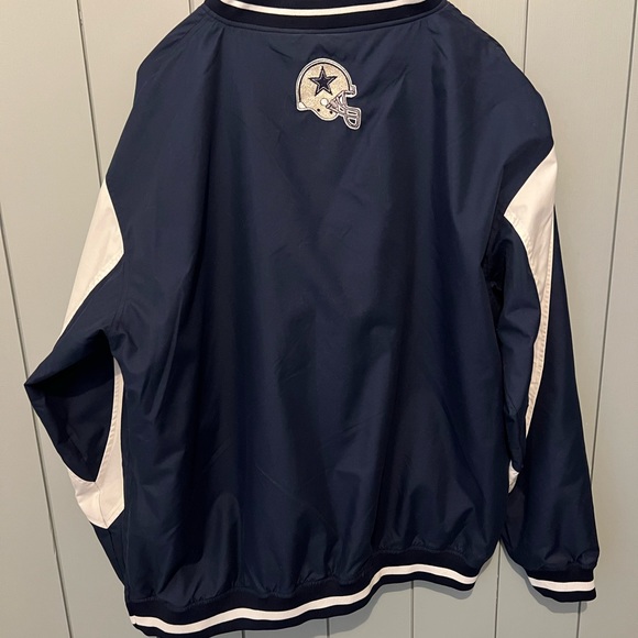 Official Dallas Cowboys Waterproof pullover. Size Men’s L. - Picture 2 of 3